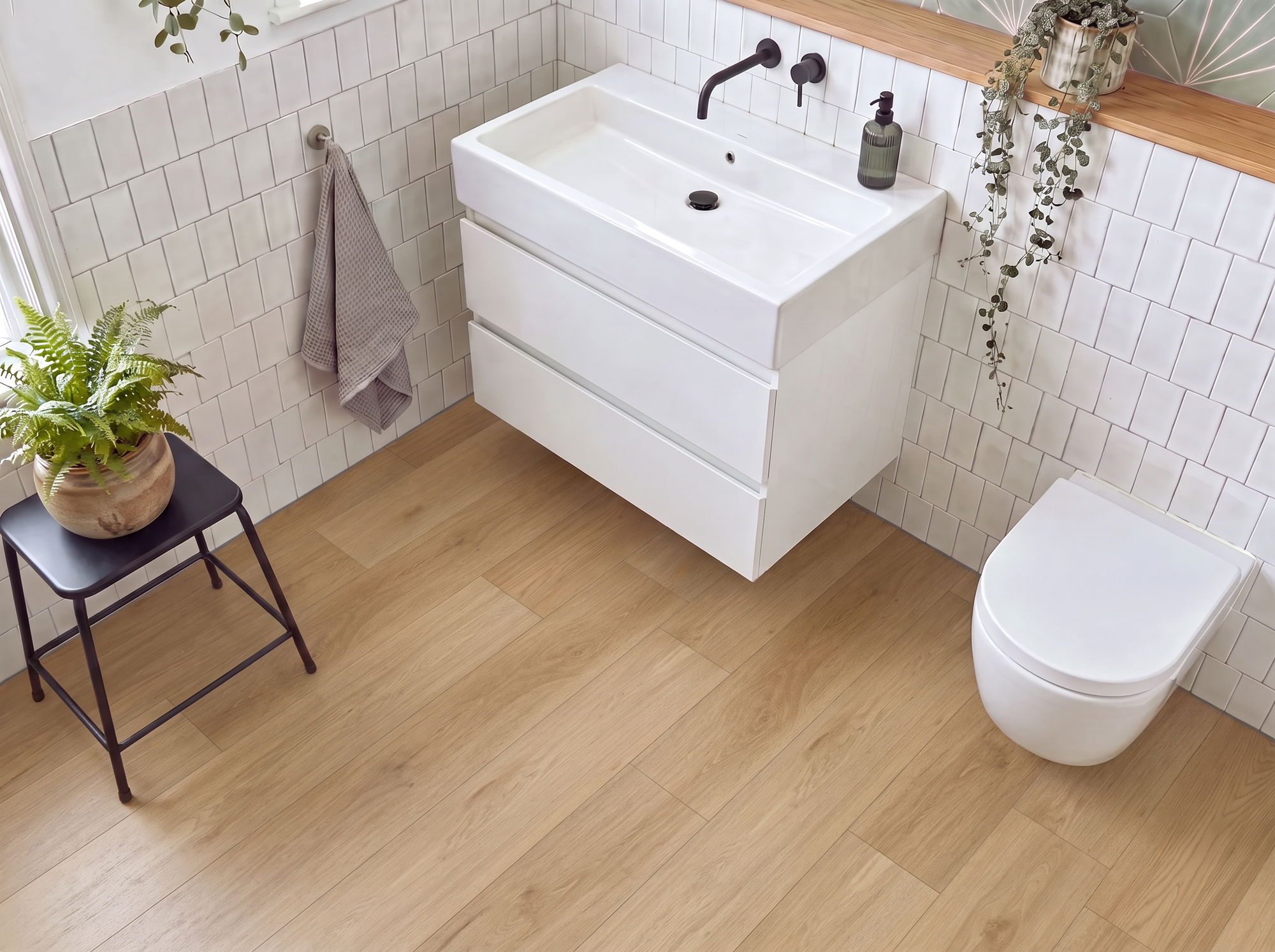 Long Beach Light Oak SPC Waterproof Vinyl Flooring – 180mm Wide – 6mm Thick